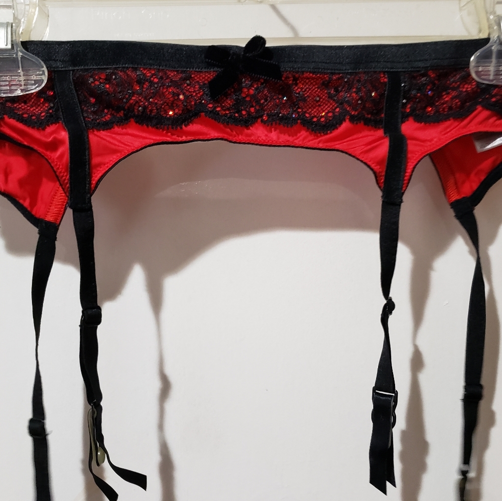 Victoria's secret size XS/S red and black garter belt